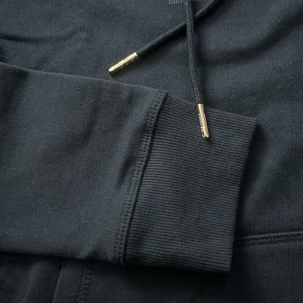 New Embroidered Tommy Logo Hoodie - Picture 4 of 9